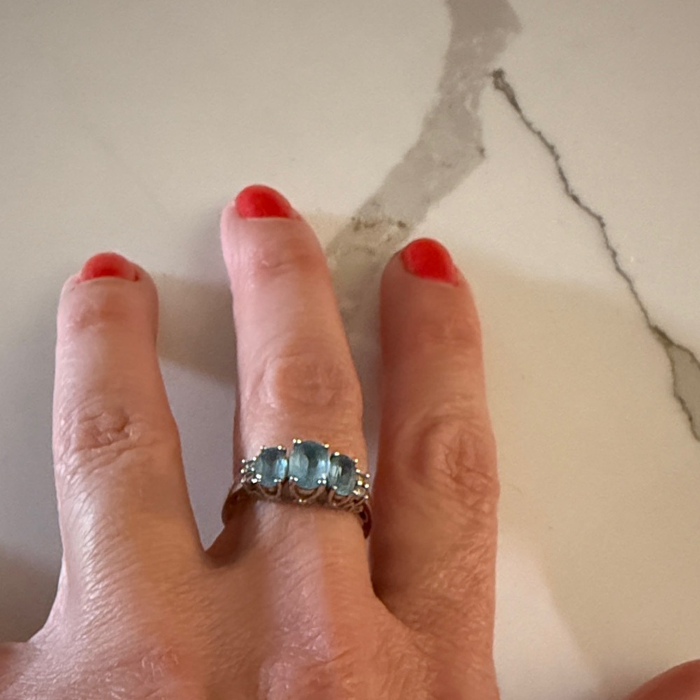 Elegant 10k white gold and Blue Gemstone Ring